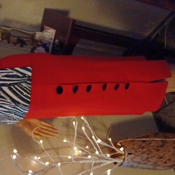 Skirt w/ button detail - Picture 2 of 7